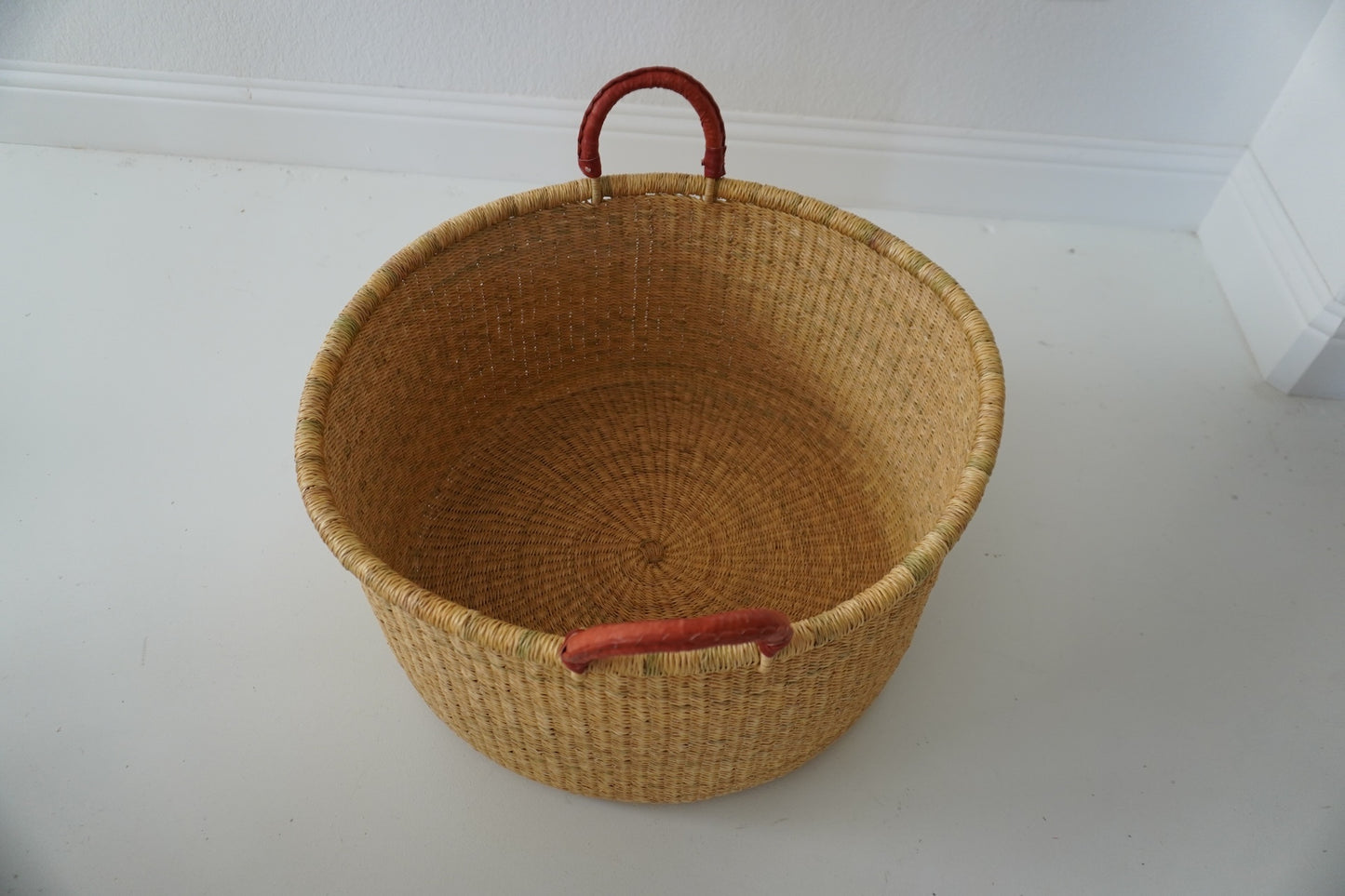 Kwasi Short Hamper Basket - Red Brown Handle